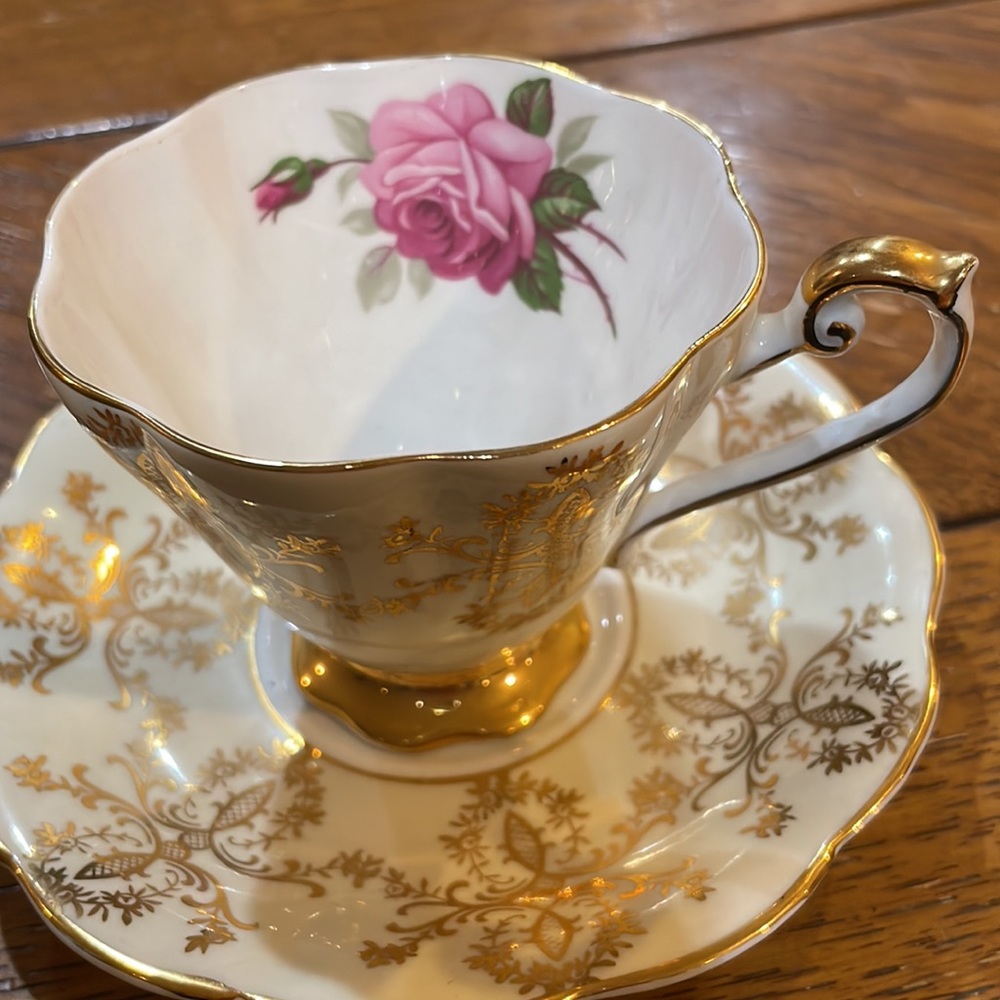 Royal Standard pink cabbage rose vintage, coffee, cup and saucer. Numbered 2079D - Picture 7 of 8